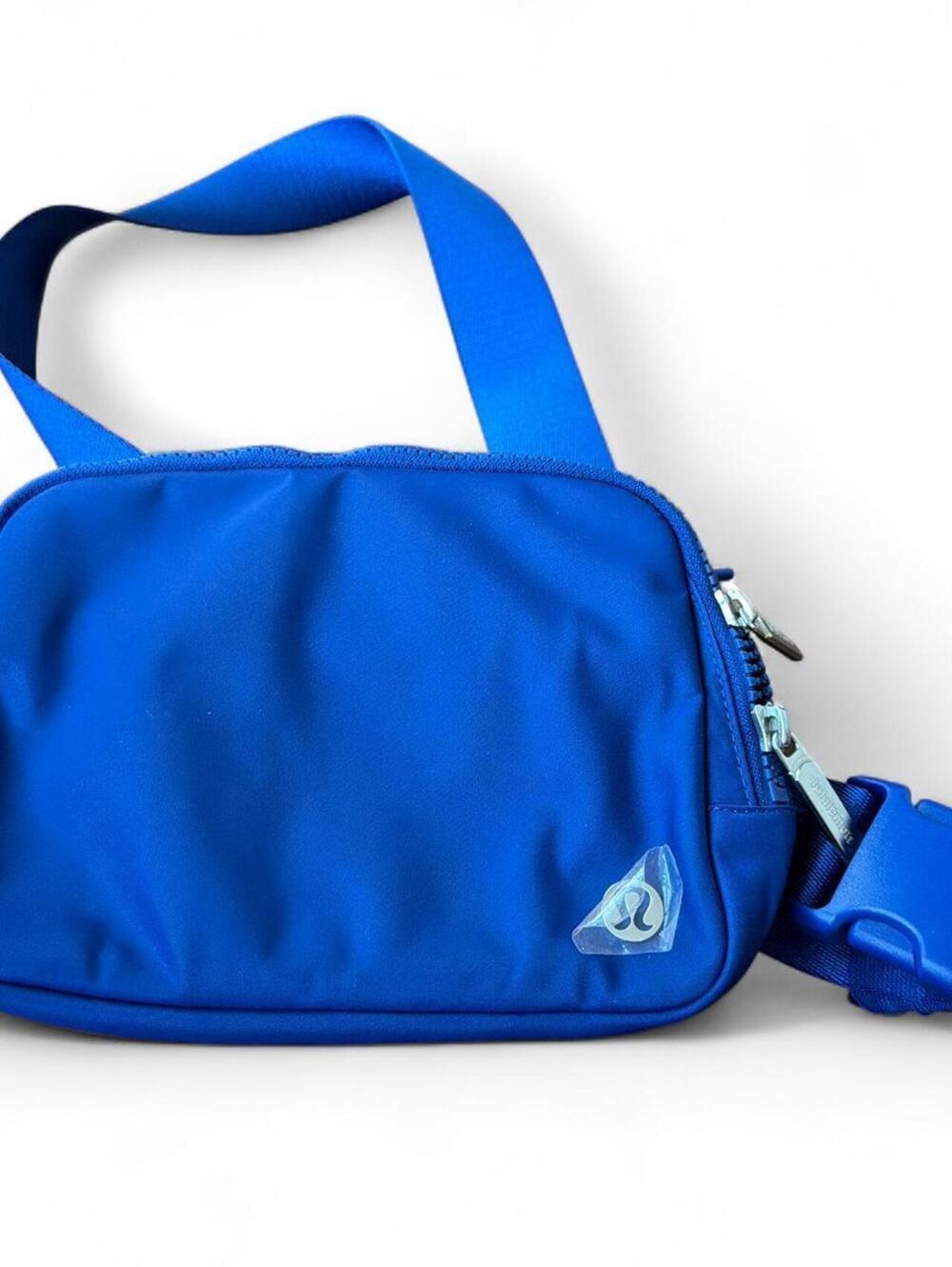 Lululemon Everywhere Belt Bag Large in blue